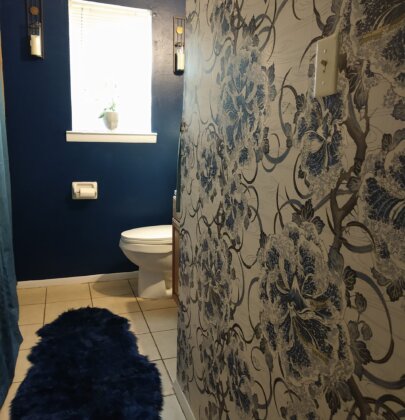 BATHROOM DÉCOR TRANSFORMATION: WALLPAPER FROM MILTON & KING