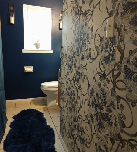 BATHROOM DÉCOR TRANSFORMATION: WALLPAPER FROM MILTON & KING